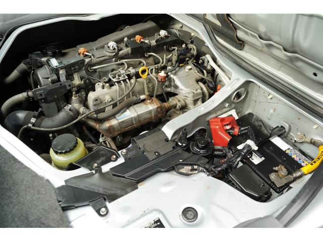 ハイエースバン ロングスーパーＧＬ　ディーゼルターボ／２．５００ｃｃ／塗替アースカラー／アーバンカーキ／社外１５インチＡＷ／ＧＯＯＤＹＥＡＲ製ホワイトレターバンタイヤ／１９５／８０Ｒ／１５／純正キーレス／Ｗエアーバック／１００Ｖ電源／（57枚目）