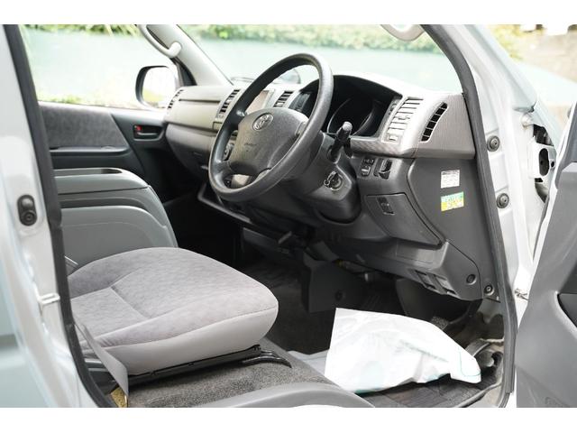 ハイエースバン ロングスーパーＧＬ　ディーゼルターボ／２．５００ｃｃ／塗替アースカラー／アーバンカーキ／社外１５インチＡＷ／ＧＯＯＤＹＥＡＲ製ホワイトレターバンタイヤ／１９５／８０Ｒ／１５／純正キーレス／Ｗエアーバック／１００Ｖ電源／（66枚目）