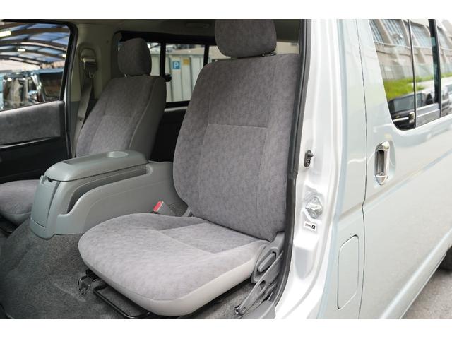 ハイエースバン ロングスーパーＧＬ　ディーゼルターボ／２．５００ｃｃ／塗替アースカラー／アーバンカーキ／社外１５インチＡＷ／ＧＯＯＤＹＥＡＲ製ホワイトレターバンタイヤ／１９５／８０Ｒ／１５／純正キーレス／Ｗエアーバック／１００Ｖ電源／（71枚目）