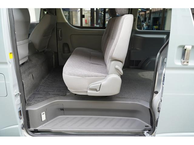 ハイエースバン ロングスーパーＧＬ　ディーゼルターボ／２．５００ｃｃ／塗替アースカラー／アーバンカーキ／社外１５インチＡＷ／ＧＯＯＤＹＥＡＲ製ホワイトレターバンタイヤ／１９５／８０Ｒ／１５／純正キーレス／Ｗエアーバック／１００Ｖ電源／（72枚目）