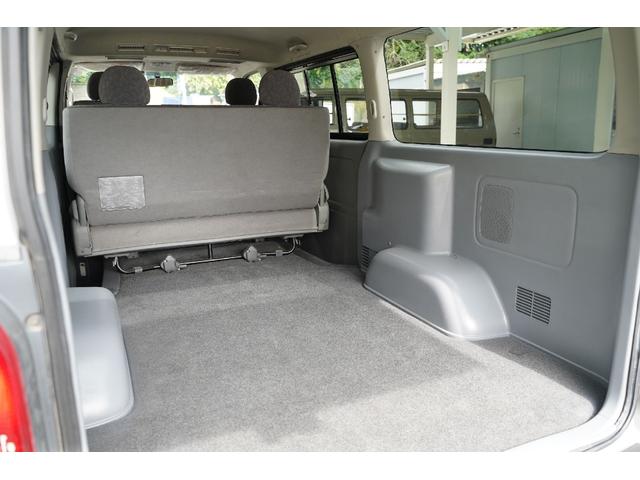 ハイエースバン ロングスーパーＧＬ　ディーゼルターボ／２．５００ｃｃ／塗替アースカラー／アーバンカーキ／社外１５インチＡＷ／ＧＯＯＤＹＥＡＲ製ホワイトレターバンタイヤ／１９５／８０Ｒ／１５／純正キーレス／Ｗエアーバック／１００Ｖ電源／（80枚目）