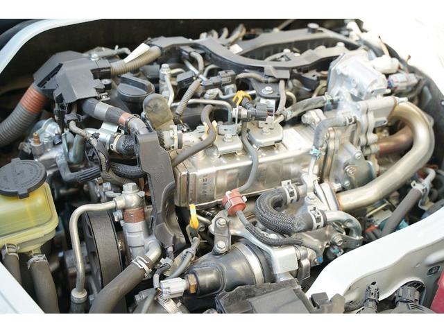 ハイエースバン スーパーＧＬ　ダークプライムＩＩ　ワンオーナー／４ＷＤ／２．８００ｃｃ／６速ＡＴ／ディーゼルターボ／記録簿有／両側電動スライドドア／ＴＳＳ装着車／ＬＤＡ装着車／純正ＬＥＤヘッドライト／Ｗエアーバック／ナビ／ブルートゥース／Ｂカメラ／（17枚目）