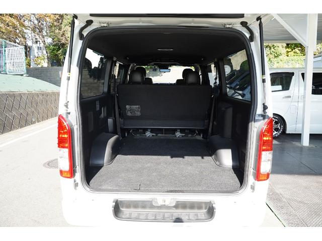 ハイエースバン スーパーＧＬ　ダークプライムＩＩ　ワンオーナー／４ＷＤ／２．８００ｃｃ／６速ＡＴ／ディーゼルターボ／記録簿有／両側電動スライドドア／ＴＳＳ装着車／ＬＤＡ装着車／純正ＬＥＤヘッドライト／Ｗエアーバック／ナビ／ブルートゥース／Ｂカメラ／（18枚目）