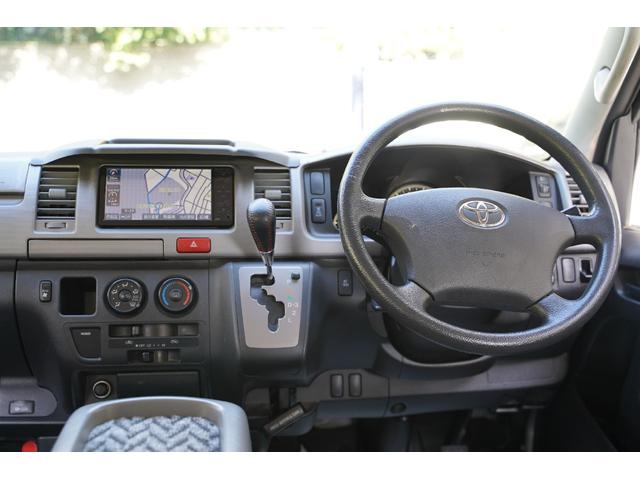 ハイエースバン ロングスーパーＧＬ　４ＷＤ／ワンオーナー／寒冷地仕様／３．０００ｃｃ／ディーゼルターボ／後席シートベルト／Ｗエアーバック／スライドガラス／１００Ｖ電源／純正キーレス／イモビライザー付／ナビ／ＴＶ／バックカメラ／ＥＴＣ／（10枚目）