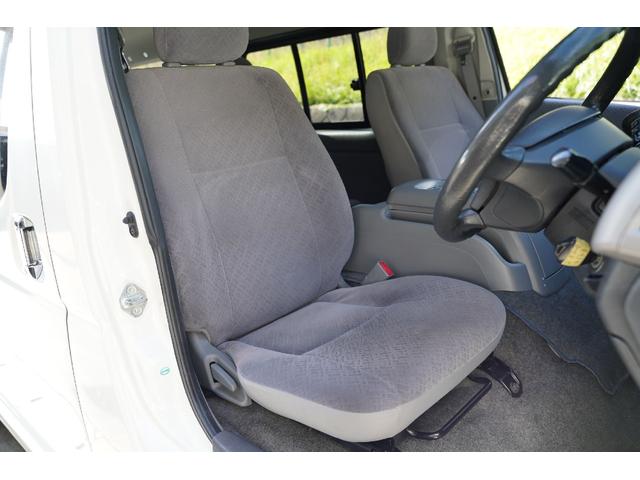 ハイエースバン ロングスーパーＧＬ　４ＷＤ／ワンオーナー／寒冷地仕様／３．０００ｃｃ／ディーゼルターボ／後席シートベルト／Ｗエアーバック／スライドガラス／１００Ｖ電源／純正キーレス／イモビライザー付／ナビ／ＴＶ／バックカメラ／ＥＴＣ／（13枚目）