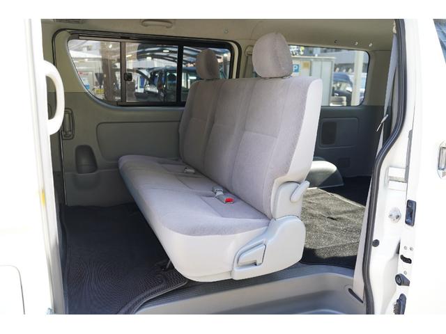 ハイエースバン ロングスーパーＧＬ　４ＷＤ／ワンオーナー／寒冷地仕様／３．０００ｃｃ／ディーゼルターボ／後席シートベルト／Ｗエアーバック／スライドガラス／１００Ｖ電源／純正キーレス／イモビライザー付／ナビ／ＴＶ／バックカメラ／ＥＴＣ／（14枚目）