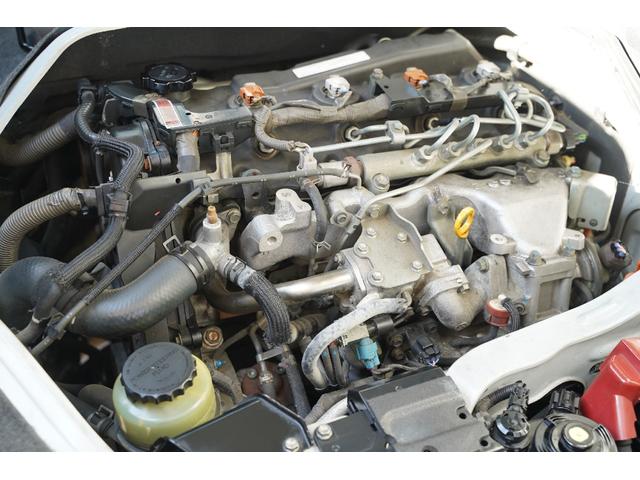 ハイエースバン ロングスーパーＧＬ　４ＷＤ／ワンオーナー／寒冷地仕様／３．０００ｃｃ／ディーゼルターボ／後席シートベルト／Ｗエアーバック／スライドガラス／１００Ｖ電源／純正キーレス／イモビライザー付／ナビ／ＴＶ／バックカメラ／ＥＴＣ／（17枚目）