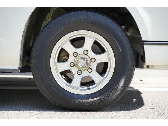 ハイエースバン ロングスーパーＧＬ　４ＷＤ／ワンオーナー／寒冷地仕様／３．０００ｃｃ／ディーゼルターボ／後席シートベルト／Ｗエアーバック／スライドガラス／１００Ｖ電源／純正キーレス／イモビライザー付／ナビ／ＴＶ／バックカメラ／ＥＴＣ／（19枚目）