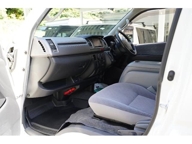 ハイエースバン ロングスーパーＧＬ　４ＷＤ／ワンオーナー／寒冷地仕様／３．０００ｃｃ／ディーゼルターボ／後席シートベルト／Ｗエアーバック／スライドガラス／１００Ｖ電源／純正キーレス／イモビライザー付／ナビ／ＴＶ／バックカメラ／ＥＴＣ／（70枚目）