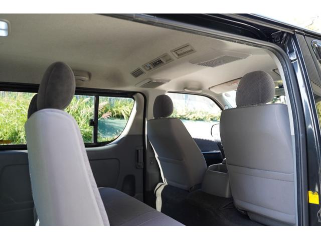 ハイエースバン スーパーGL 2.000cc/ガソリン/サイドスライドガラス/GOODYEAR製バンタイヤ/Wエアーバック/後席シートベルト/純正キーレス/純正盗難防止装置付/ナビ/バックカメラ/ETC/TV/インテリアパネル/(12枚目)