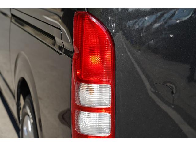 ハイエースバン スーパーGL 2.000cc/ガソリン/サイドスライドガラス/GOODYEAR製バンタイヤ/Wエアーバック/後席シートベルト/純正キーレス/純正盗難防止装置付/ナビ/バックカメラ/ETC/TV/インテリアパネル/(52枚目)