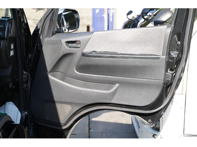 ハイエースバン スーパーGL 2.000cc/ガソリン/サイドスライドガラス/GOODYEAR製バンタイヤ/Wエアーバック/後席シートベルト/純正キーレス/純正盗難防止装置付/ナビ/バックカメラ/ETC/TV/インテリアパネル/(59枚目)