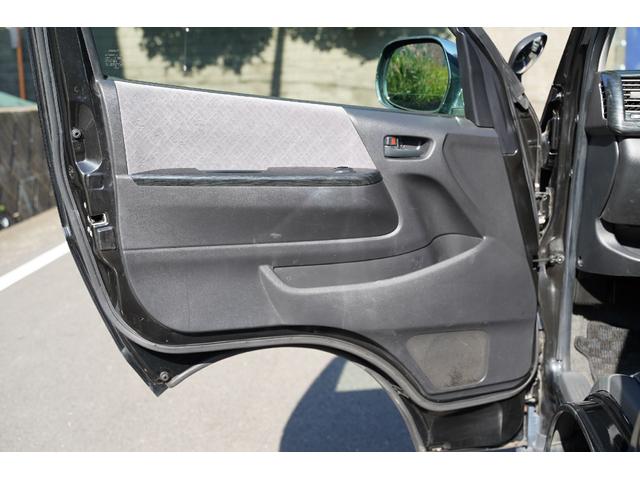 ハイエースバン スーパーGL 2.000cc/ガソリン/サイドスライドガラス/GOODYEAR製バンタイヤ/Wエアーバック/後席シートベルト/純正キーレス/純正盗難防止装置付/ナビ/バックカメラ/ETC/TV/インテリアパネル/(60枚目)