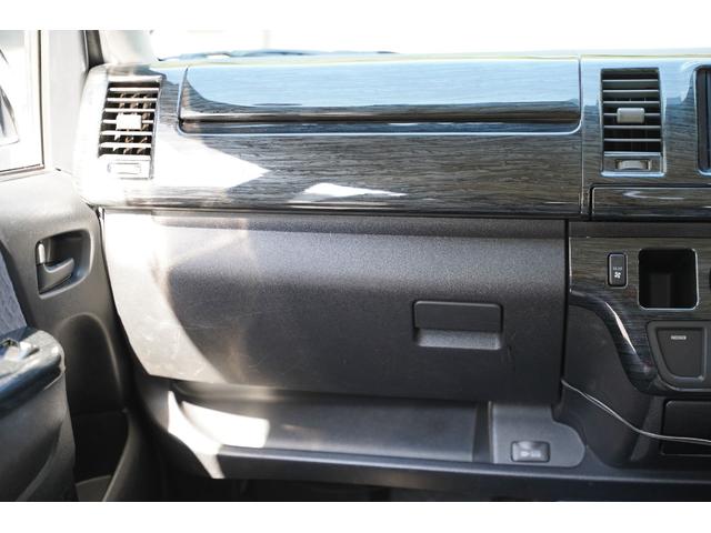 ハイエースバン スーパーGL 2.000cc/ガソリン/サイドスライドガラス/GOODYEAR製バンタイヤ/Wエアーバック/後席シートベルト/純正キーレス/純正盗難防止装置付/ナビ/バックカメラ/ETC/TV/インテリアパネル/(66枚目)