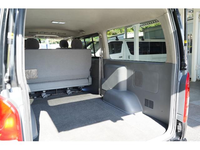 ハイエースバン スーパーGL 2.000cc/ガソリン/サイドスライドガラス/GOODYEAR製バンタイヤ/Wエアーバック/後席シートベルト/純正キーレス/純正盗難防止装置付/ナビ/バックカメラ/ETC/TV/インテリアパネル/(80枚目)