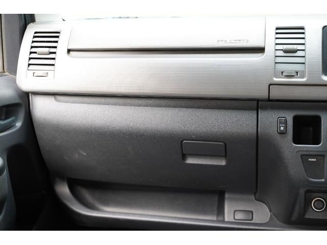ハイエースバン ロングスーパーGL 2.000cc/ガソリン/YOKOHAMAPARADA/M-technoショックアブソーバー/2インチローダウン/Wエアーバック/純正キーレス/イモビライザー付/パナソニック製ナビ/Bカメラ/ETC/(16枚目)