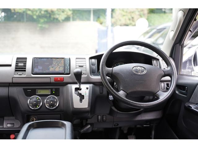 ハイエースバン ロングスーパーGL 3.000cc/ディーゼルターボ/3型/純正HIDヘッドライトユニット/純正クリアランスソナー/Wエアーバック/玄武ローダウンキット/サイドスライドガラス/キーレス/ナビ/バックカメラ/TV/ETC(10枚目)