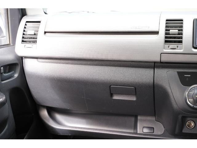 ハイエースバン ロングスーパーGL 3.000cc/ディーゼルターボ/3型/純正HIDヘッドライトユニット/純正クリアランスソナー/Wエアーバック/玄武ローダウンキット/サイドスライドガラス/キーレス/ナビ/バックカメラ/TV/ETC(16枚目)