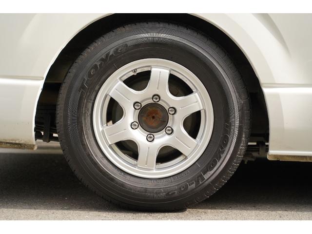 ハイエースバン ロングスーパーGL 3.000cc/ディーゼルターボ/3型/純正HIDヘッドライトユニット/純正クリアランスソナー/Wエアーバック/玄武ローダウンキット/サイドスライドガラス/キーレス/ナビ/バックカメラ/TV/ETC(20枚目)