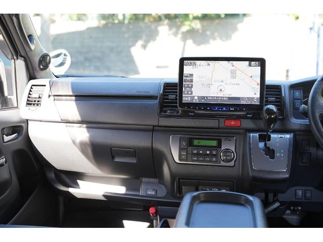 ハイエースバン スーパーＧＬ　ダークプライムＩＩ　４ＷＤ／寒冷地仕様／６型／２．８００ｃｃ／ディーゼルターボ／バレンティーＬＥＤテール／ＷＡＬＤ製１７インチＡＷ／アベスト製ウィンカードアミラー／アルパインビックＸナビ／Ｗエアーバック／スマートキー／（11枚目）