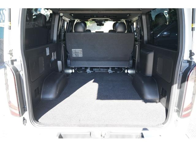 ハイエースバン スーパーＧＬ　ダークプライムＩＩ　４ＷＤ／寒冷地仕様／６型／２．８００ｃｃ／ディーゼルターボ／バレンティーＬＥＤテール／ＷＡＬＤ製１７インチＡＷ／アベスト製ウィンカードアミラー／アルパインビックＸナビ／Ｗエアーバック／スマートキー／（18枚目）