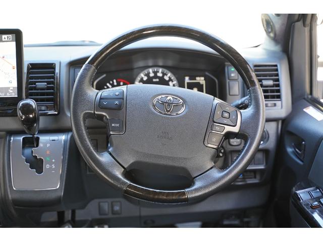 ハイエースバン スーパーＧＬ　ダークプライムＩＩ　４ＷＤ／寒冷地仕様／６型／２．８００ｃｃ／ディーゼルターボ／バレンティーＬＥＤテール／ＷＡＬＤ製１７インチＡＷ／アベスト製ウィンカードアミラー／アルパインビックＸナビ／Ｗエアーバック／スマートキー／（65枚目）