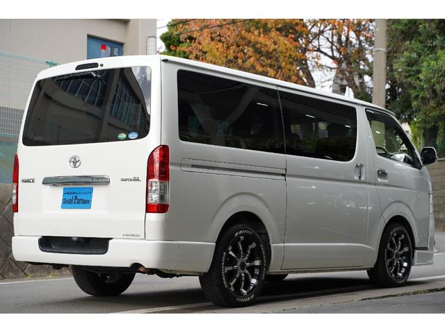 ハイエースバン ロングスーパーＧＬ　ガソリン／２．０００ｃｃ／６速ＡＴ／記録簿有／両側電動スライドドア／スマートキー／プッシュスタート／Ｗエアーバック／ナビ／Ｂカメラ／１７インチＡＷ／ＹＯＫＯＨＡＭＡタイア／２０２３年製／ブルトゥース／（55枚目）