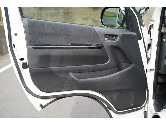 ハイエースバン ロングスーパーＧＬ　ガソリン／２．０００ｃｃ／６速ＡＴ／記録簿有／両側電動スライドドア／スマートキー／プッシュスタート／Ｗエアーバック／ナビ／Ｂカメラ／１７インチＡＷ／ＹＯＫＯＨＡＭＡタイア／２０２３年製／ブルトゥース／（61枚目）