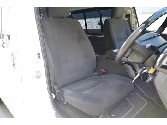 ハイエースバン ロングスーパーＧＬプライムセレ　４ＷＤ／３．０００ｃｃ／ディーゼルターボ／Ｗエアーバック／ＥＳＳＥＸコンフォートシャックル／純正ＨＩＤヘッドライト／ＬＥＤフォグランプ／サイドスライドガラス／バレンティＬＥＤテール／ナビ／Ｂカメラ／（13枚目）