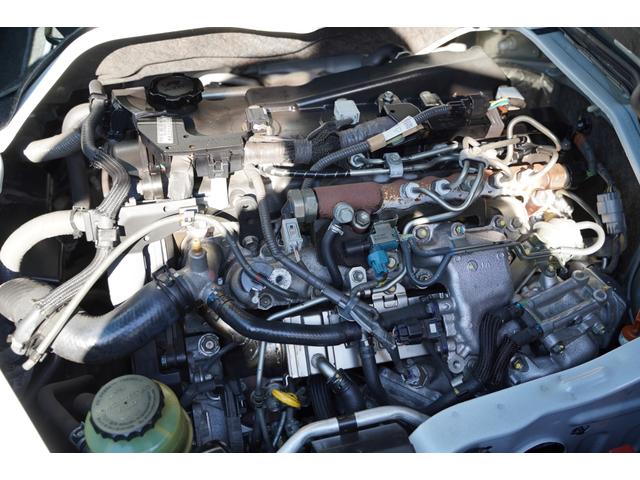 ハイエースバン ロングスーパーＧＬプライムセレ　４ＷＤ／３．０００ｃｃ／ディーゼルターボ／Ｗエアーバック／ＥＳＳＥＸコンフォートシャックル／純正ＨＩＤヘッドライト／ＬＥＤフォグランプ／サイドスライドガラス／バレンティＬＥＤテール／ナビ／Ｂカメラ／（17枚目）