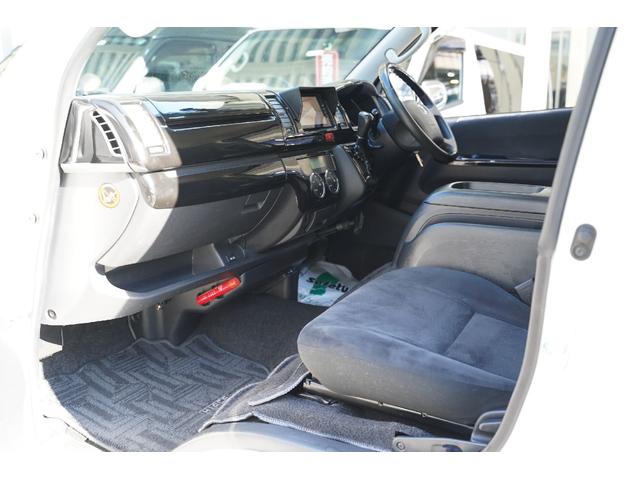 ハイエースバン ロングスーパーＧＬプライムセレ　４ＷＤ／３．０００ｃｃ／ディーゼルターボ／Ｗエアーバック／ＥＳＳＥＸコンフォートシャックル／純正ＨＩＤヘッドライト／ＬＥＤフォグランプ／サイドスライドガラス／バレンティＬＥＤテール／ナビ／Ｂカメラ／（70枚目）