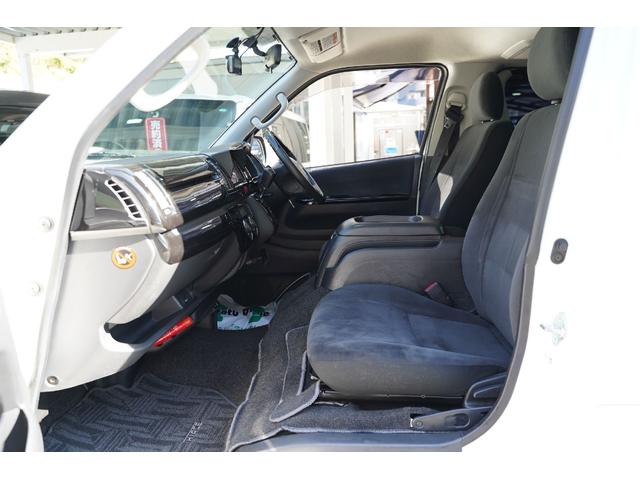 ハイエースバン ロングスーパーＧＬプライムセレ　４ＷＤ／３．０００ｃｃ／ディーゼルターボ／Ｗエアーバック／ＥＳＳＥＸコンフォートシャックル／純正ＨＩＤヘッドライト／ＬＥＤフォグランプ／サイドスライドガラス／バレンティＬＥＤテール／ナビ／Ｂカメラ／（71枚目）