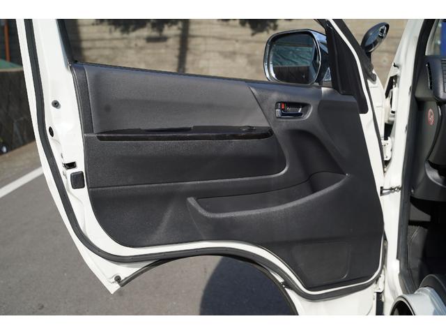 ハイエースバン スーパーＧＬ　ダークプライム　２．０００ｃｃ／ガソリン／６速ＡＴ／両側電動スライドドア／スマートキー／Ｗエアーバック／ＴＲＤホイール／モデリスタＬＥＤリップ／デジタルインナーミラー／ＥＴＣ２．０／ナビ／Ｂカメラ／ブルートゥース／（60枚目）