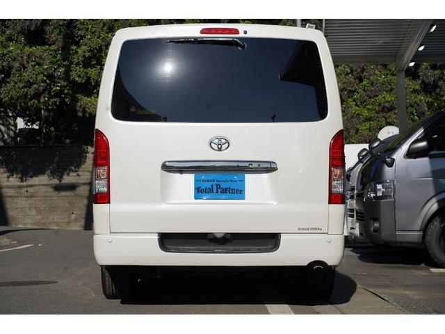 ＫＹＢ製減衰機能付ショックアブソーバー／純正コーナーセンサー／サイドスライドガラス／Ｗエアーバック／１００Ｖ電源／スマートキー２個／プッシュスタート／純正ナビＮＳＺＴ−Ｗ６４Ｔ／