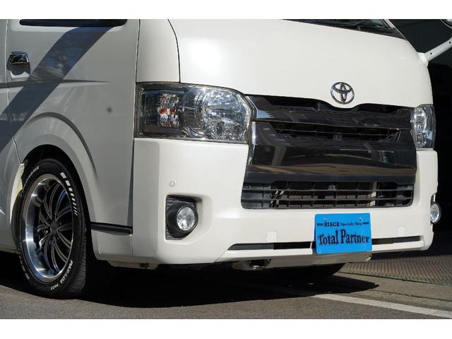 内装ですが気になる損傷等なく全体的に綺麗なお車になります。ご成約後にエアコンフィルター交換等のクリーニングを施工してご納車致します。