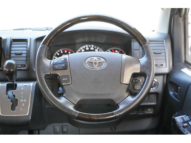 当社ではハイエースに特化した整備を行っております。年間約３００台整備している国家整備士が、安心してお乗り出し頂けるよう、しっかりと整備してご納車させて頂きます。