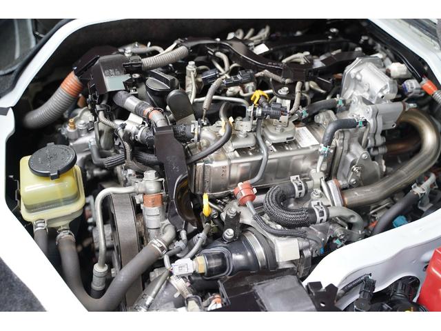 ハイエースバン スーパーＧＬ　５０ＴＨ　アニバーサリーリミテッド　４ＷＤ／２．８００ｃｃ／ディーゼルターボ／６速ＡＴ／寒冷地仕様／両側電動スライドドア／ＴＳＳ装着車／ＬＤＡ装着車／Ｗエアーバック／純正ＬＥＤヘッドライト／ナビ／ブルートゥース／地デジ／Ｂカメラ／ＥＴＣ（17枚目）
