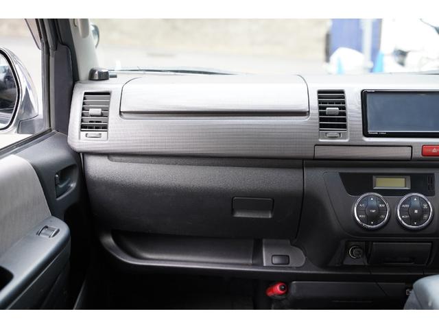 ハイエースバン ロングスーパーGL 4WD/3.000cc/ディーゼルターボ/純正HID/LEDフォグ/バットフェイス/リップ/17インチAW/415コブラLEDテール/スライドガラス/ナビ/ブルートゥース/Bカメラ/ETC/地デジ/(11枚目)