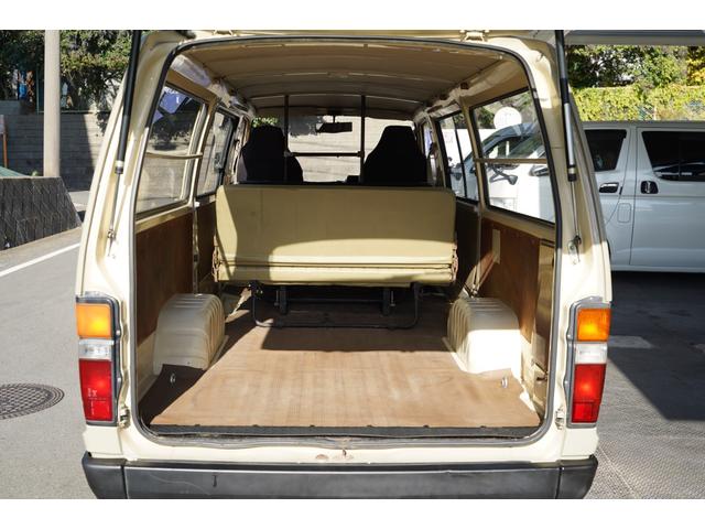 ハイエースバン ロングDX 予備検査取得済/2.000cc/ガソリン/9人乗/コラムマニュアル/純正丸目ヘッドライト/クラシックトヨタエンブレム/塗替ゴビ/カラーNo,PUA/ホワイトリボンタイヤ/M-YH61V/(18枚目)