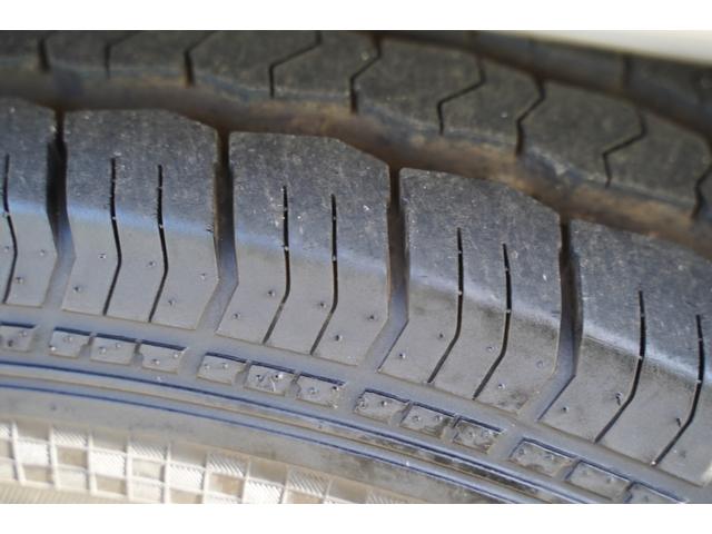 ハイエースバン ロングDX 予備検査取得済/2.000cc/ガソリン/9人乗/コラムマニュアル/純正丸目ヘッドライト/クラシックトヨタエンブレム/塗替ゴビ/カラーNo,PUA/ホワイトリボンタイヤ/M-YH61V/(27枚目)