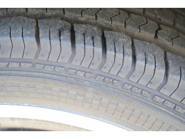 ハイエースバン ロングDX 予備検査取得済/2.000cc/ガソリン/9人乗/コラムマニュアル/純正丸目ヘッドライト/クラシックトヨタエンブレム/塗替ゴビ/カラーNo,PUA/ホワイトリボンタイヤ/M-YH61V/(30枚目)