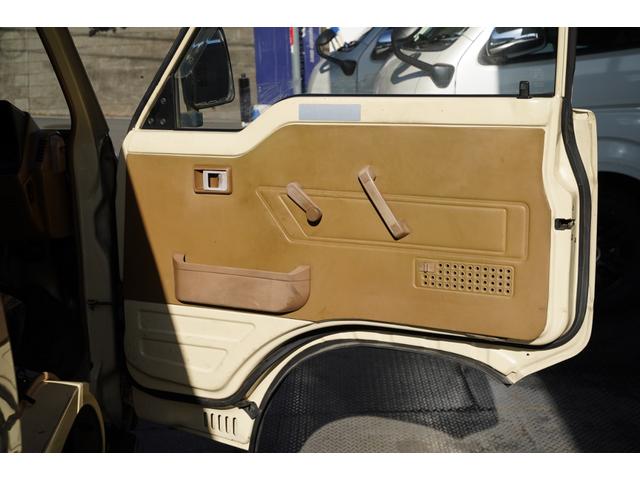 ハイエースバン ロングDX 予備検査取得済/2.000cc/ガソリン/9人乗/コラムマニュアル/純正丸目ヘッドライト/クラシックトヨタエンブレム/塗替ゴビ/カラーNo,PUA/ホワイトリボンタイヤ/M-YH61V/(60枚目)