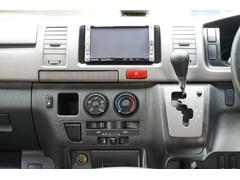 内装ですが、気になる損傷や気になる臭い等なくクリーンなお車になります。ご成約後にエアコンフィルター交換等のクリーニングを実施してご納車致します。 5
