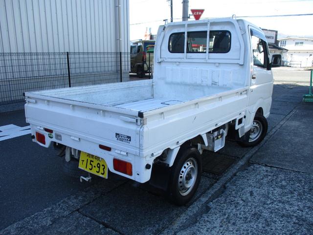 キャリイトラック ＫＣエアコン・パワステ　４ＷＤ　５速マニュアル　エアコン　パワステ　エアバッグ　三方開　ＡＭ／ＦＭラジオ　サイドバイザー　禁煙車（8枚目）