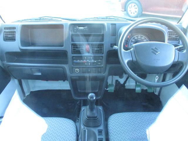 キャリイトラック ＫＣエアコン・パワステ　４ＷＤ　５速マニュアル　エアコン　パワステ　エアバッグ　三方開　ＡＭ／ＦＭラジオ　サイドバイザー　禁煙車（10枚目）