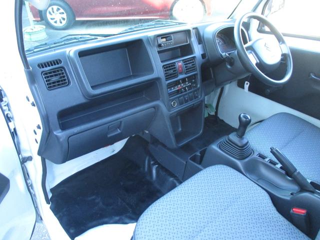 キャリイトラック ＫＣエアコン・パワステ　４ＷＤ　５速マニュアル　エアコン　パワステ　エアバッグ　三方開　ＡＭ／ＦＭラジオ　サイドバイザー　禁煙車（13枚目）