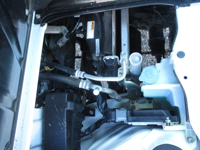 キャリイトラック ＫＣエアコン・パワステ　４ＷＤ　５速マニュアル　エアコン　パワステ　エアバッグ　三方開　ＡＭ／ＦＭラジオ　サイドバイザー　禁煙車（17枚目）