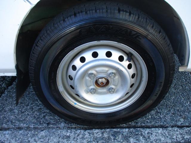 キャリイトラック ＫＣエアコン・パワステ　４ＷＤ　５速マニュアル　エアコン　パワステ　エアバッグ　三方開　ＡＭ／ＦＭラジオ　サイドバイザー　禁煙車（32枚目）
