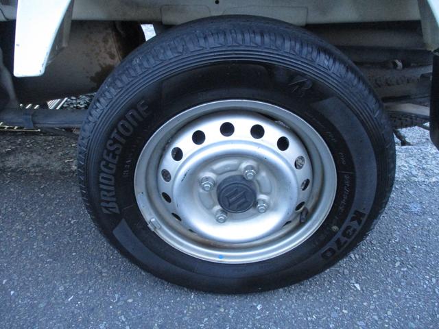 キャリイトラック ＫＣエアコン・パワステ　４ＷＤ　５速マニュアル　エアコン　パワステ　エアバッグ　三方開　ＡＭ／ＦＭラジオ　サイドバイザー　禁煙車（34枚目）