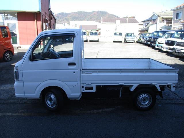 キャリイトラック ＫＣエアコン・パワステ　４ＷＤ　５速マニュアル　エアコン　パワステ　三方開　ＡＭ／ＦＭラジオ　ゲートプロテクタ　サイドバイザー　フロアマット　ＥＴＣ　禁煙車（5枚目）